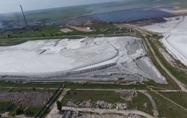 Появилось видео ядовитых испарений в Армянске.