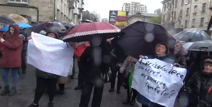 Сторонники партии "Шор" пикетировали здание НАРЭ.