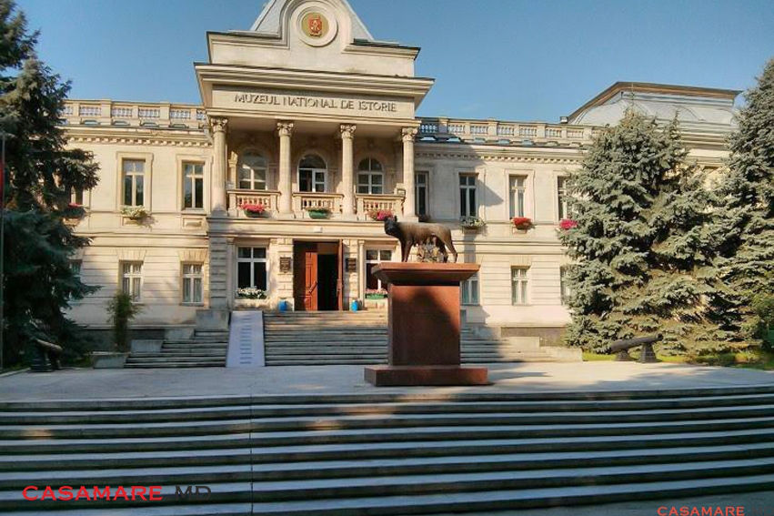 Состоялась инаугурация выставки «Откройте для себя секреты польского языка в Кишиневе».