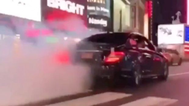 Polițist târât câțiva metri, după ce a încercat să oprească un șofer în trafic.