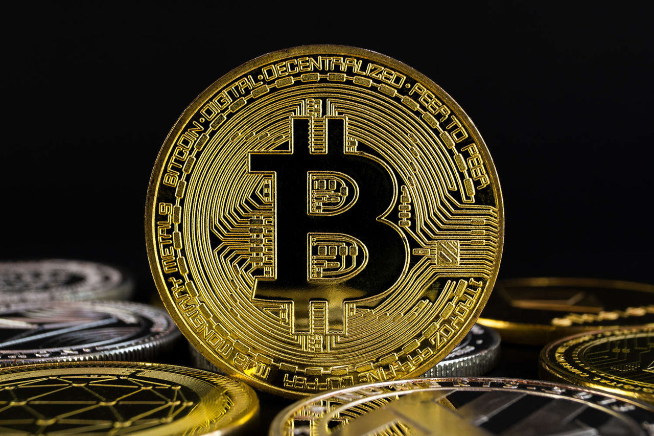 Курс биткоина упал более чем на 11% в ходе биржевых торгов.