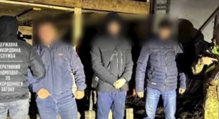 Мужчины из Украины пытались выехать в Молдову в прицепе для животных.