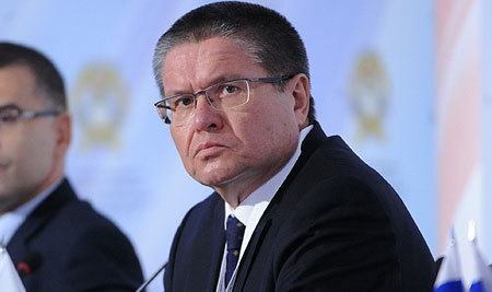 Ограничительные меры Москвы вредят самой России, признал Улюкаев.