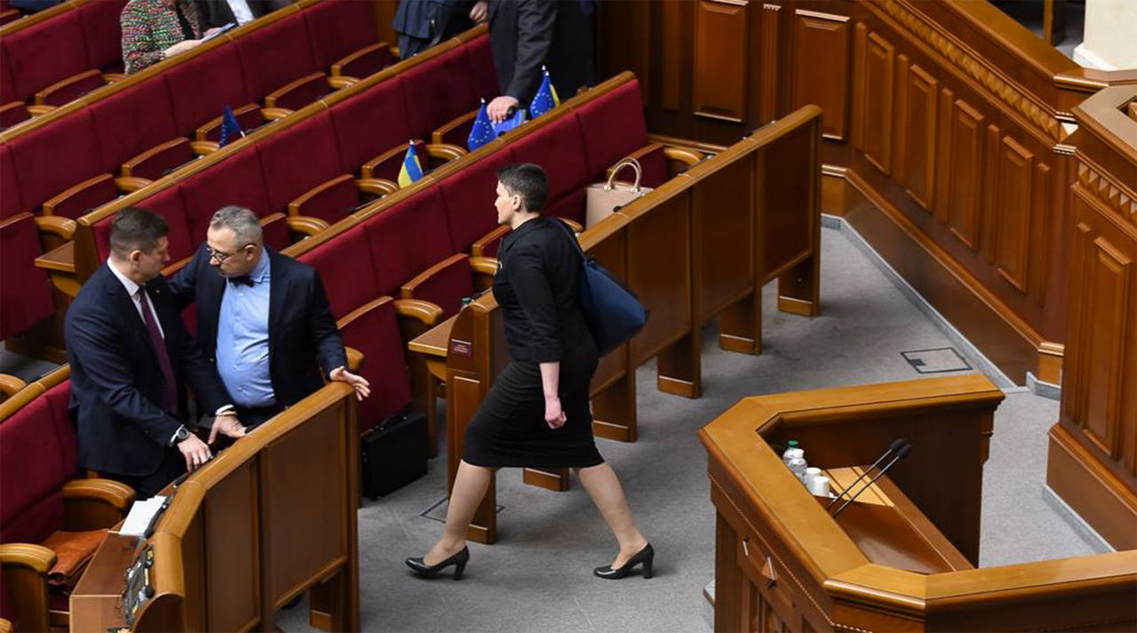 Савченко встала на учет по безработице.