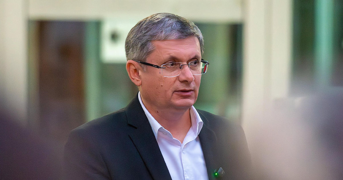 Семья Гросу не совершала значимых покупок, но взяла 2 кредита .