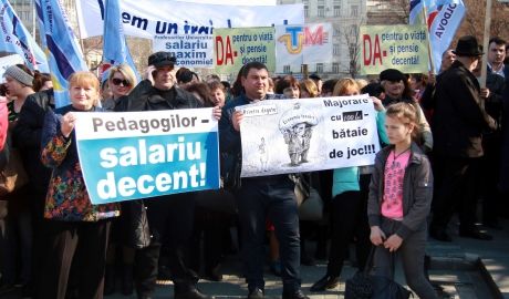 Profesorii neagă că sunt influenţaţi politic să iasă la proteste . Foto:jurnal.md