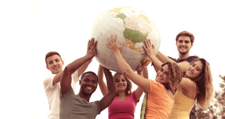 Programul AU PAIR – este una din cele mai bune posibilitati sa comunicati in limba engleza, franceza sau germana, sa cunoasteti mai bine din interior tara de care sunteti interesati, sa faceti cunoastinta cu specificul culturii, traditiilor, limbii si civilizatiei, deasemenea, daca doriti aveti sansa sa faceti studii intr-o tara europeana.