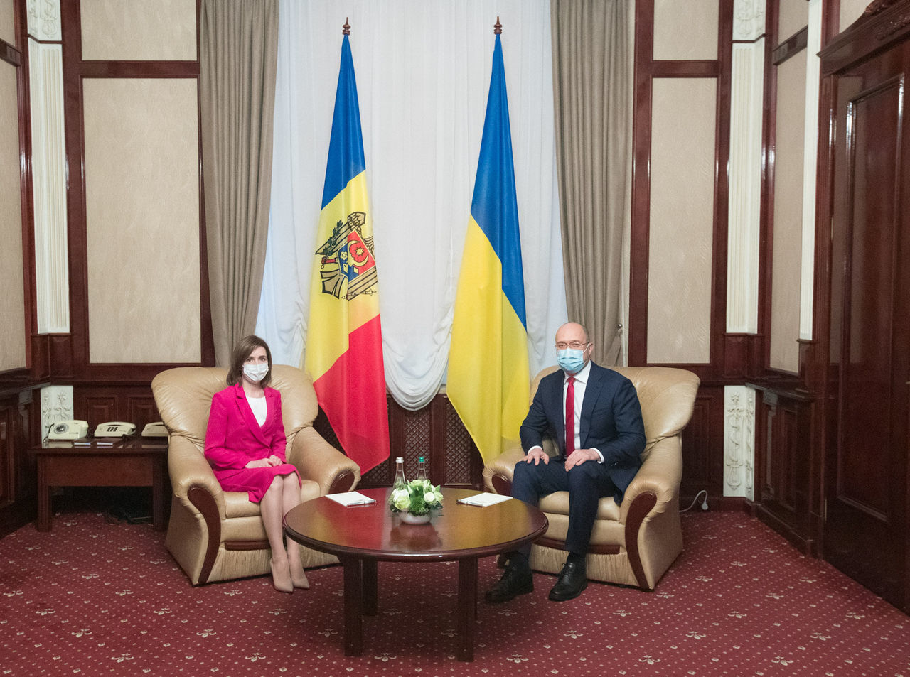 Санду провела встречу с премьер-министром Украины.