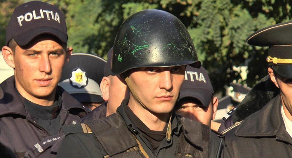Сейчас обстановка в палаточном городке спокойная.