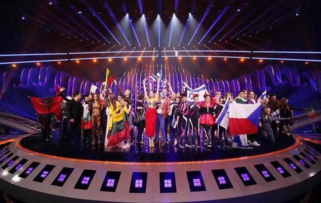 Порядок выступления строится таким образом, чтобы каждый артист имел возможность выделиться.