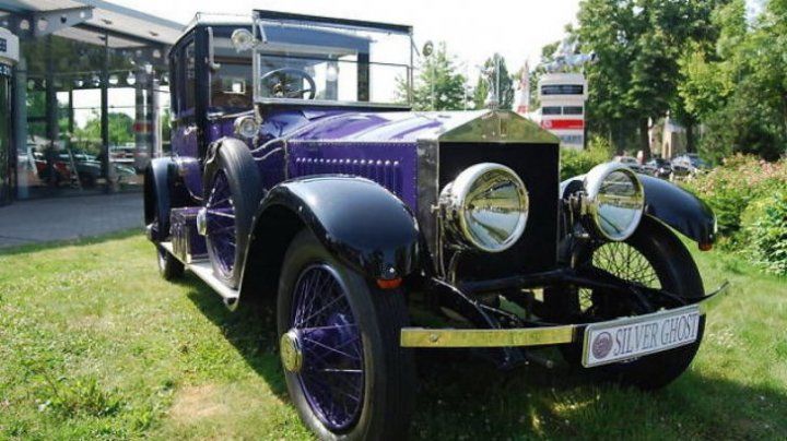 Un Rolls-Royce superb, scos la vânzare. Cui aparține mașina