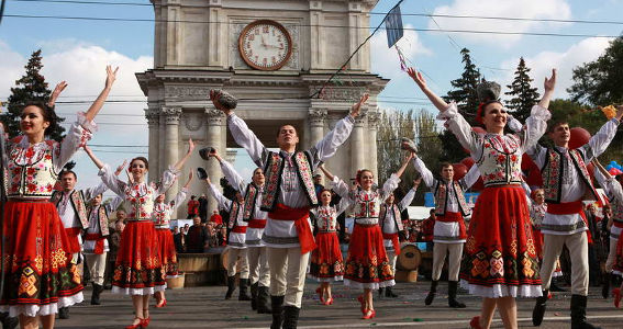 Cât de mult se mândresc moldovenii cu statul ce le aparţine. Foto: moldoveni.co.uk