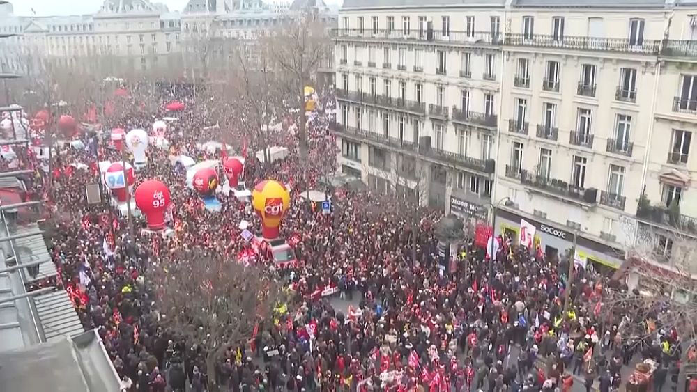 Во Франции всеобщая забастовка прошла с погромами, назначен новый протест.