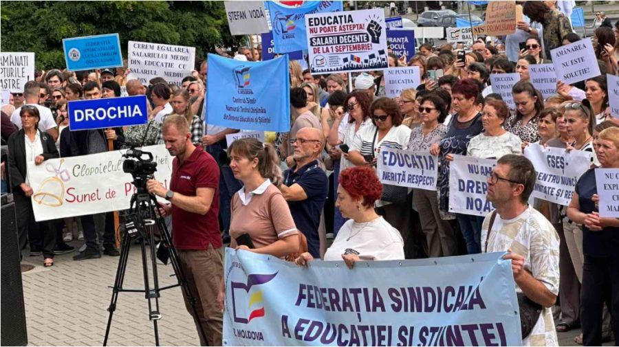 Protestul profesorilor din 1 septembrie, suspendat: Sindicatele au dat o șansă negocierilor privind salariile.