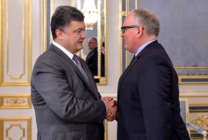 Петр Порошенко и Франс Тиммерманс. Фото: официальный сайт президента Украины