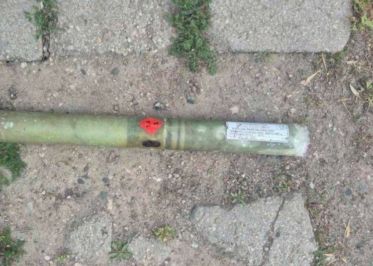 В Сынжерейском районе на поле обнаружили противоградовую ракету.