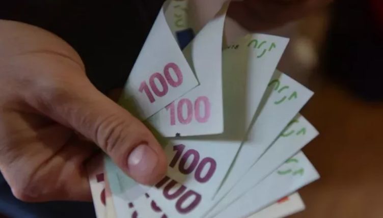 Житель Сынджерей пообещал помочь женщине получить права за € 500.