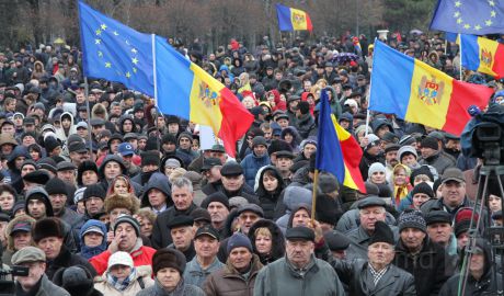 Последние массовые протесты, Москва представляет как протесты против последствий «европейской интеграции».