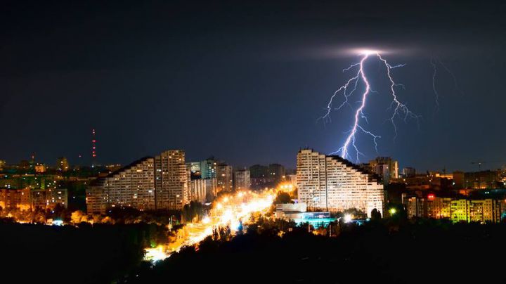 Primul tunet din acest an! Ce spun superstițiile populare Foto: facebook.com/Roveliu.Buga