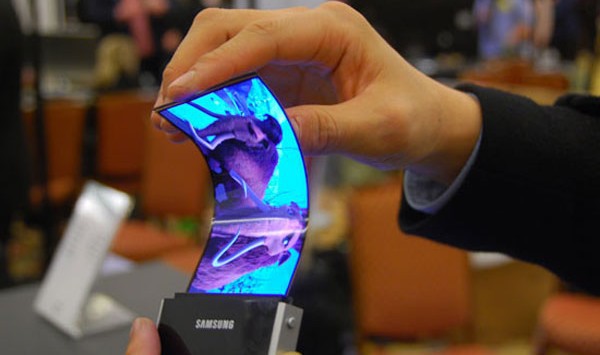 Exista alternative si de la producatorii concurenti ca Sony sau HTC, insa varianta a treia a lui Galaxy Note este un must-have pentru utilizatorii segmentului.