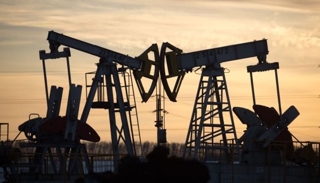 Мировые цены на нефть пошли вниз после стремительного роста. Фото: ukrinform.ru.