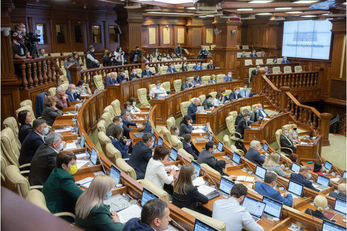 Парламент Молдовы вводит ограничения для кредитов от небанковских организаций.