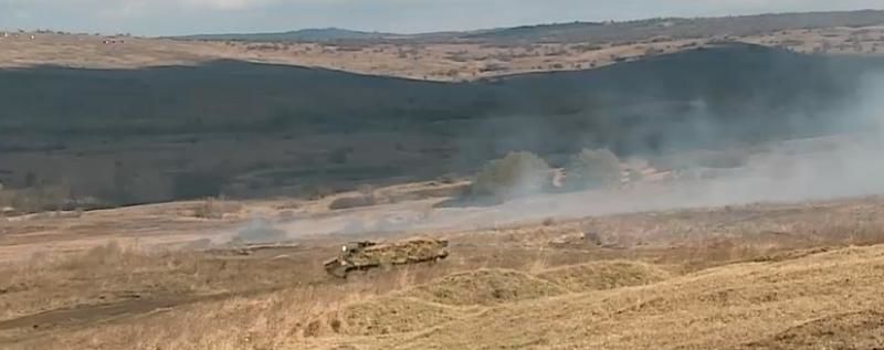 На полигоне Чинку, в четверг, проводились стрельбы с использованием артиллерии, танков и бронетехники.