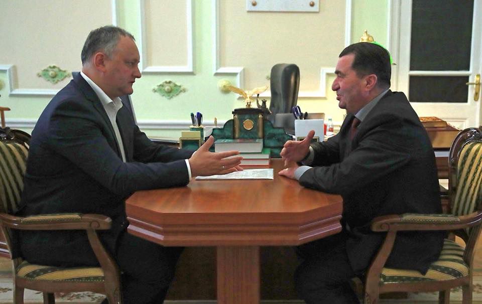 Президент обсудил благоустройство Тараклии с ее председателем.