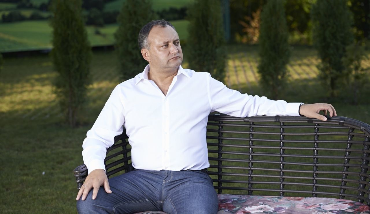 Un ONG îi amenință cu judecata pe cei care „atentează la onoarea și demnitatea” lui Dodon.