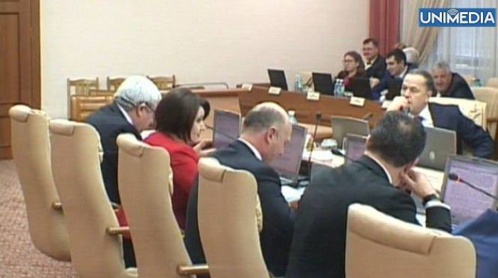 Voci ridicate și nervi la ședința Guvernului, între ministrul Finanțelor, Anatol Arapu și președintele Academiei de Științe a Moldovei, Gheorghe Duca. Foto: unimedia.info
