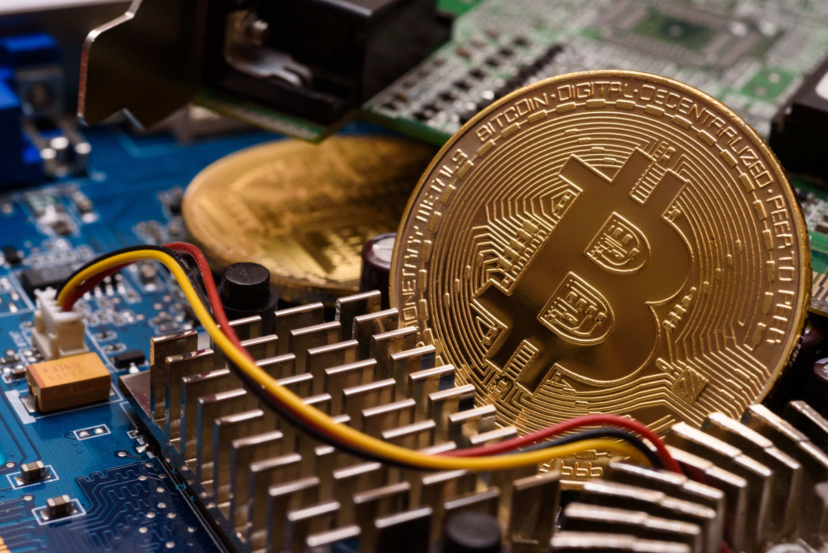 Стоимость биткоина превысила отметку в 24 тысячи долларов, вновь обновив исторический максимум. 