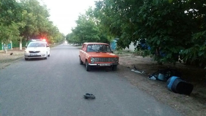Un bebeluș de patru luni a decedat, după ce căruciorul în care se afla a fost lovit de un automobil. 