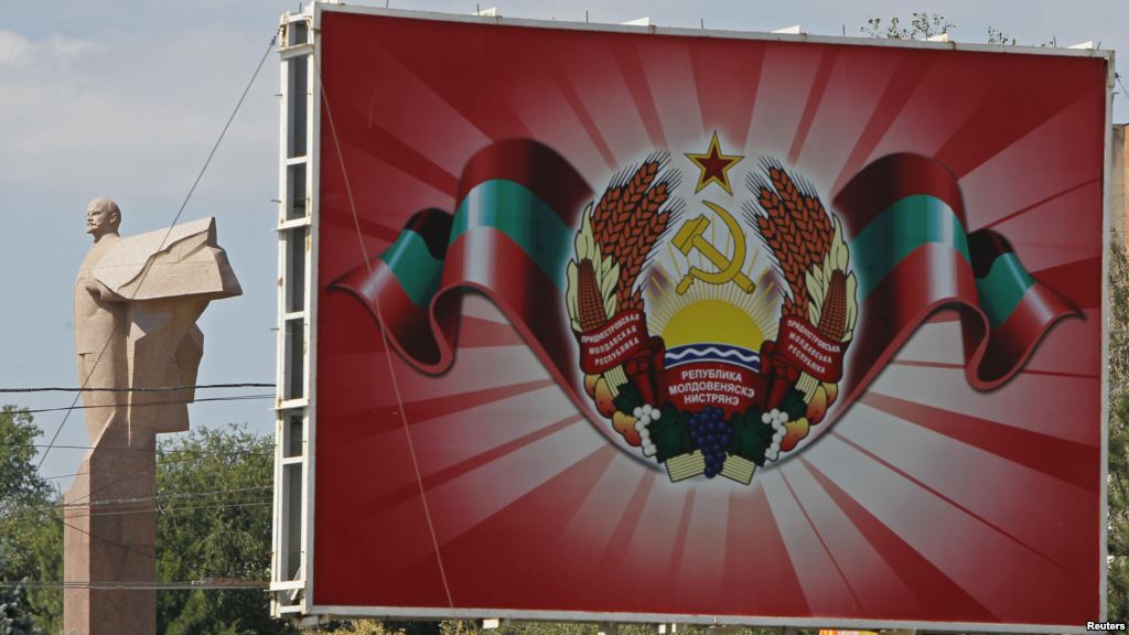 В указе не отражена причина сокращения, однако отмечается, что для выплаты надбавок в прежнем размере денег у тираспольских властей нет.