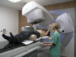 Лучевая терапия применяется для борьбы с онкологическими заболеваниями.