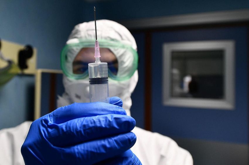 Медицинский персонал и жители столицы первыми получат вакцину от COVID-19.
