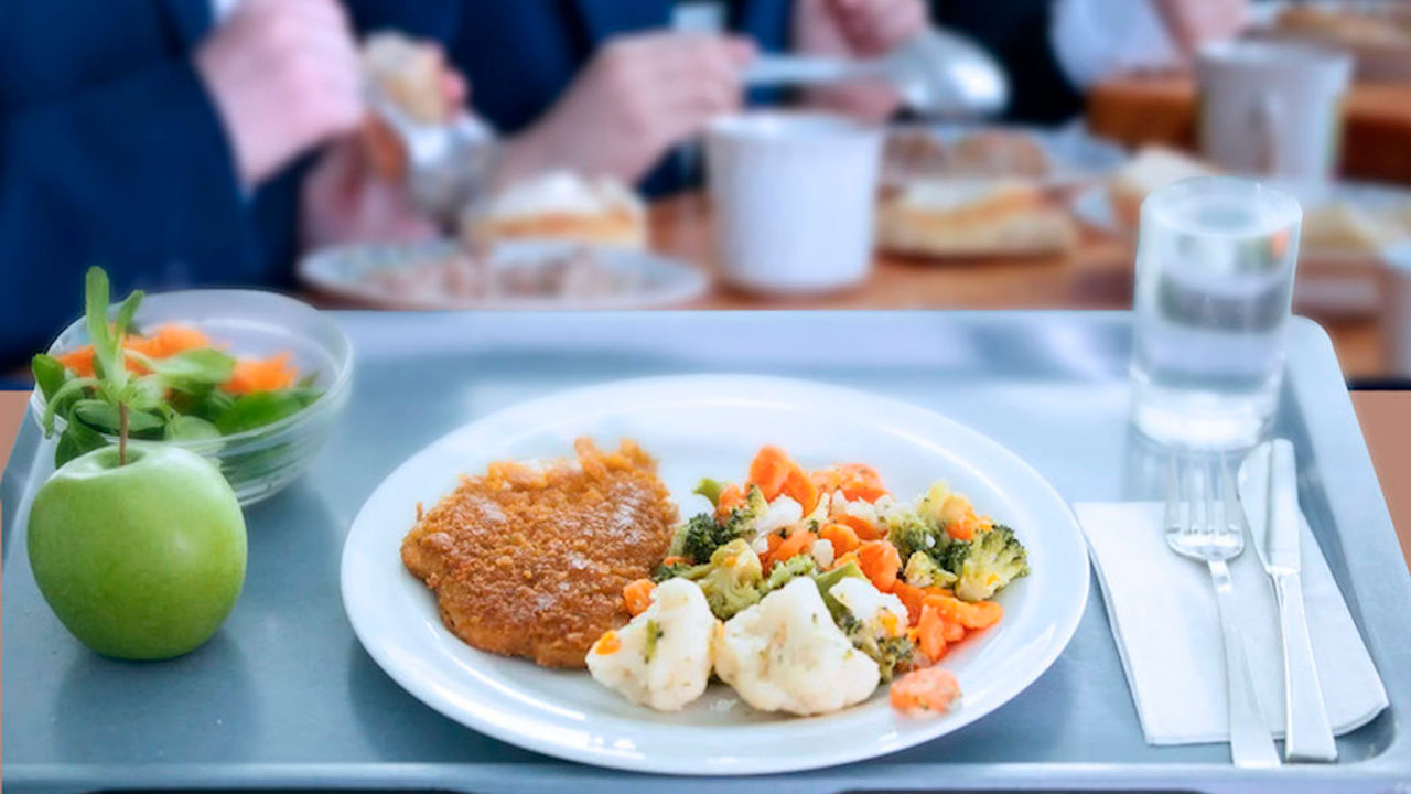 Circa 300.000 de elevi, alimentați gratuit în școlile din Moldova.