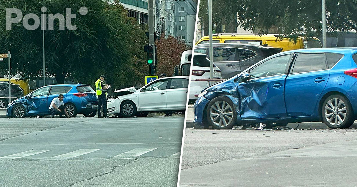 Accident la Chișinău: Două autoturisme s-au ciocnit.