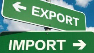 Exporturile și importurile de mărfuri și produse nu mai părăsesc trendul descendent. Foto: mbc.md