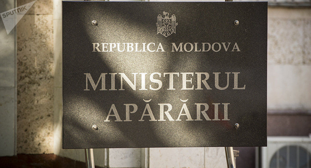 Минобороны: Армия не вмешивается в кризис и останется вне политических игр.