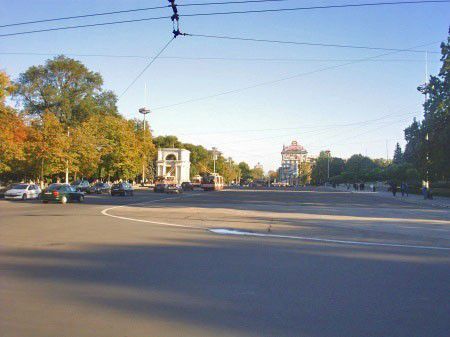 Водителей просят соблюдать временно установленные дорожные знаки.