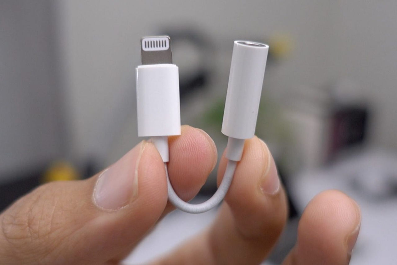 Apple нашла способ заработать на новом разъеме в iPhone.