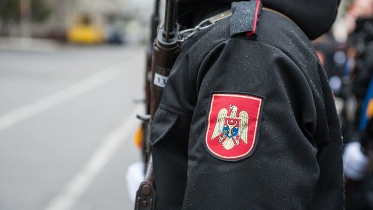 В Дрокиевском районе неизвестные избили карабинера.