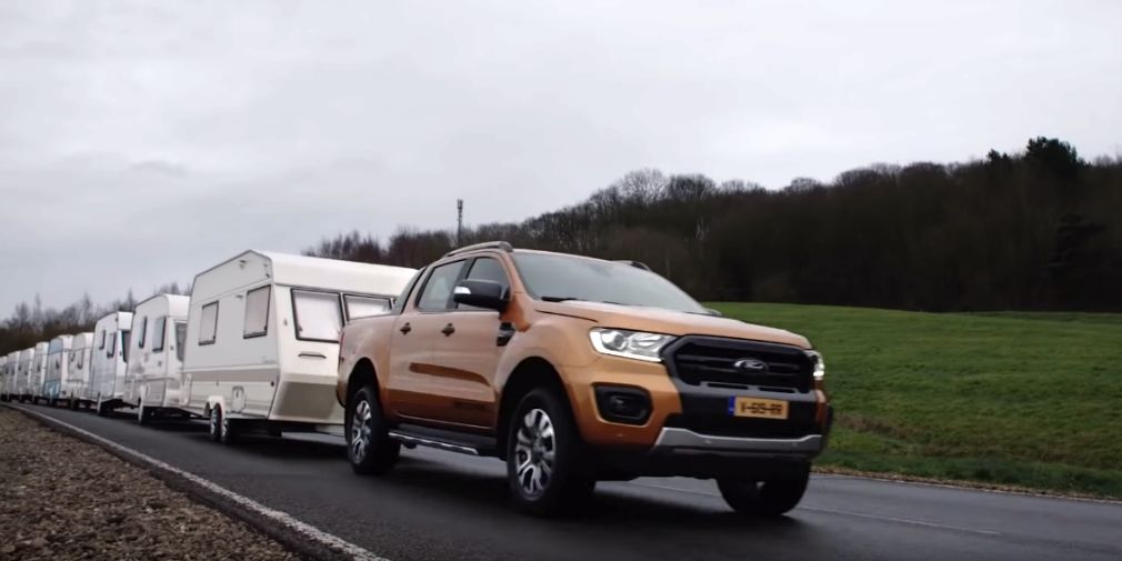 Пикап Ford Ranger отбуксировал 20 жилых автоприцепов.