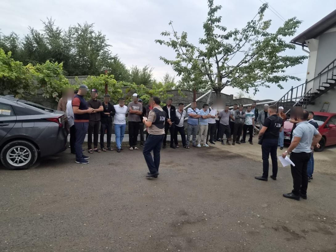 Проверки в службах такси: 12 иностранцев должны покинуть Молдову.