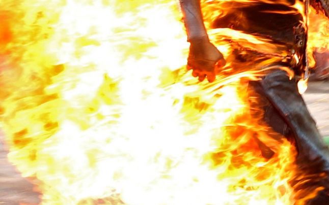 Crimă din gelozie! Pedeapsa pentru incendierea concubinei gravide. Foto simbol: adevarul.ro