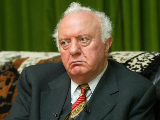 Став президентом Грузии, не смог добиться возвращения Абхазии и Южной Осетии.