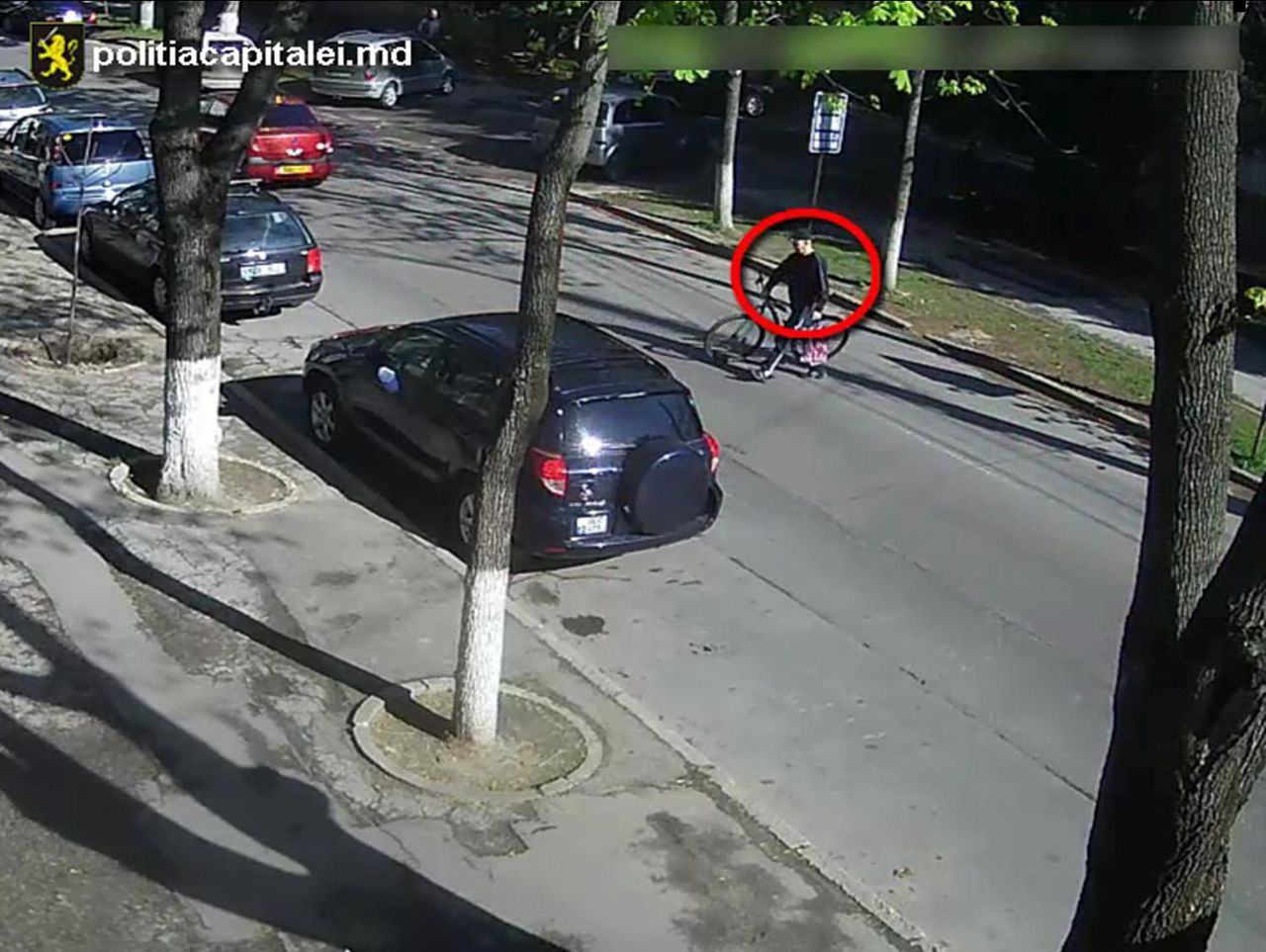 „Vânzătorul” ce intenționa să vândă o bicicletă la un preț „redus”, reținut. Foto: politiacapitalei.md