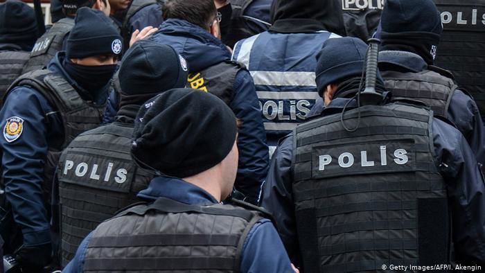 За пять дней, с понедельника по пятницу, в Турции было задержано 523 человека.