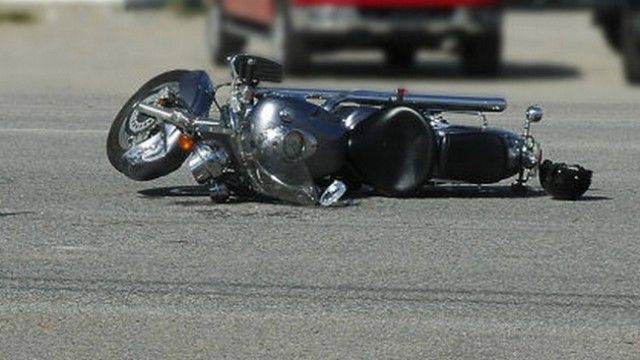 Un motociclist a intrat în coliziune cu un autoturism. Foto: ziuaconstanta.ro