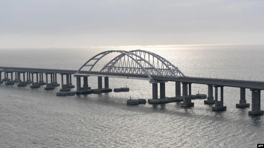 Украинский чиновник допустил возможную бомбардировку Крымского моста.